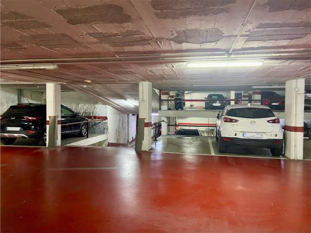 Garaje en Alquiler en Carrer d'Elisa, 28 en El Putget i el Farró