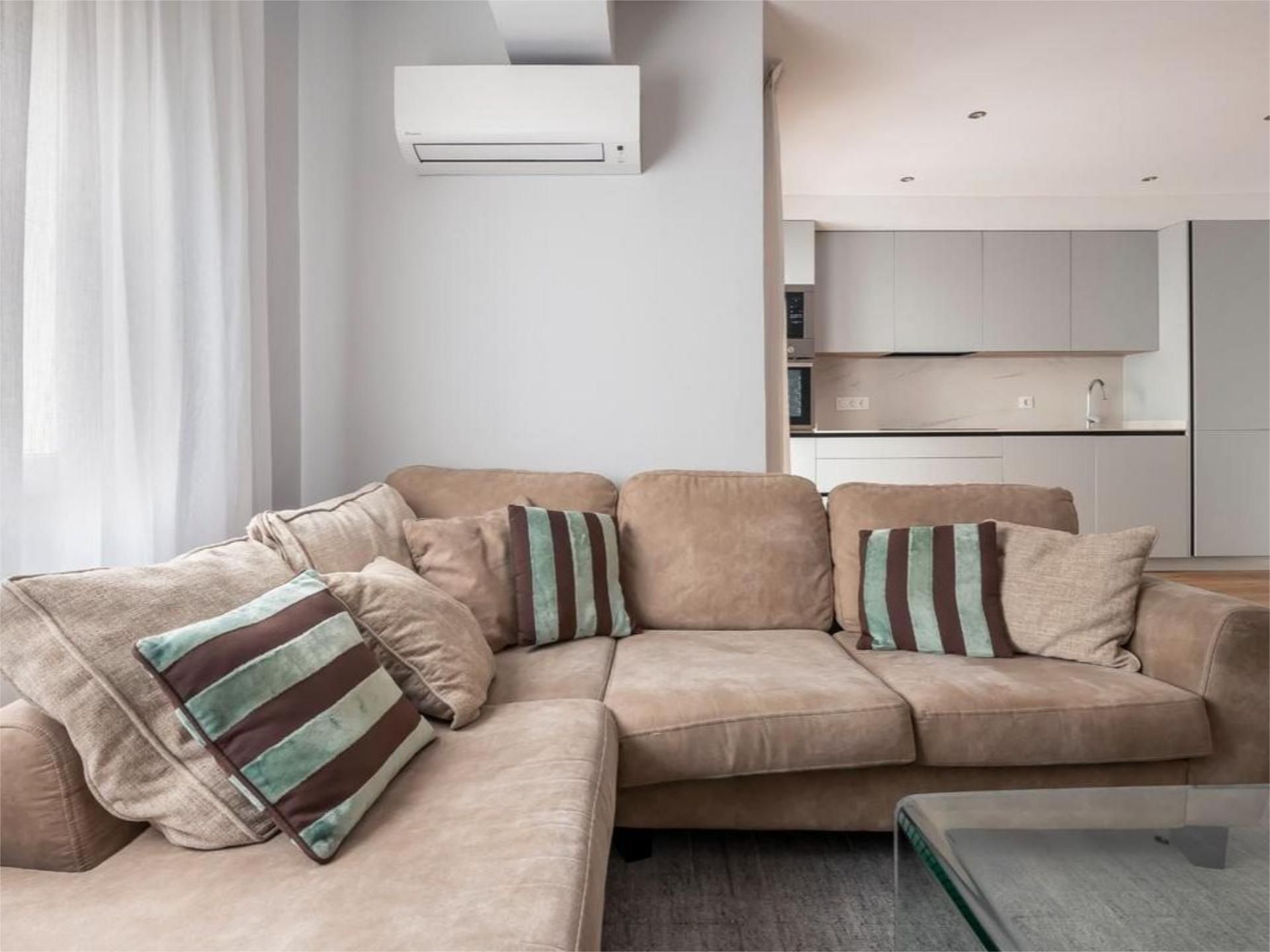 Sala d'estar de Apartament de lloguer en  Barcelona Capital amb Aire condicionat i Balcó