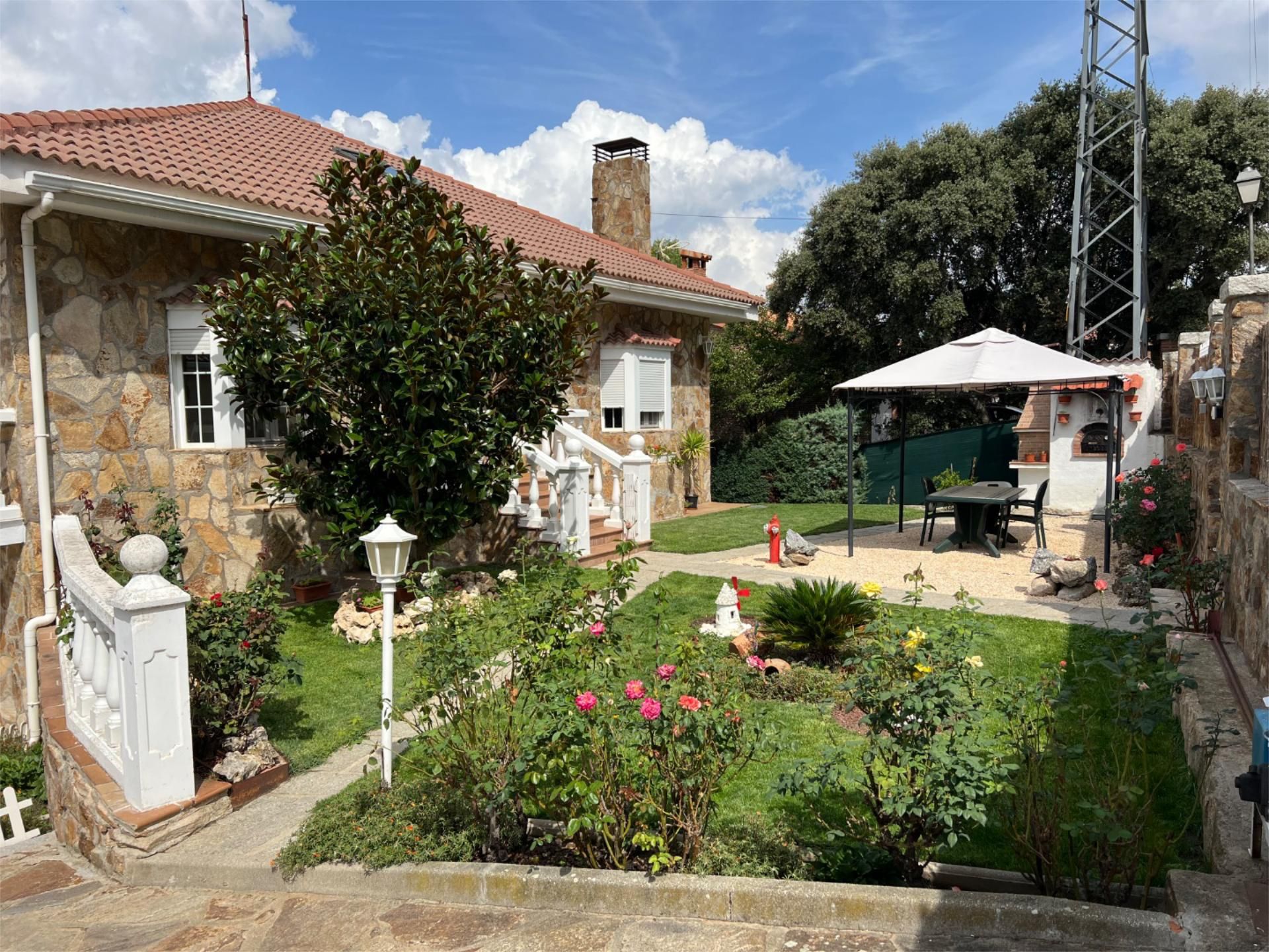 Jardí de Casa o xalet en venda en Buitrago del Lozoya amb Terrassa i Balcó