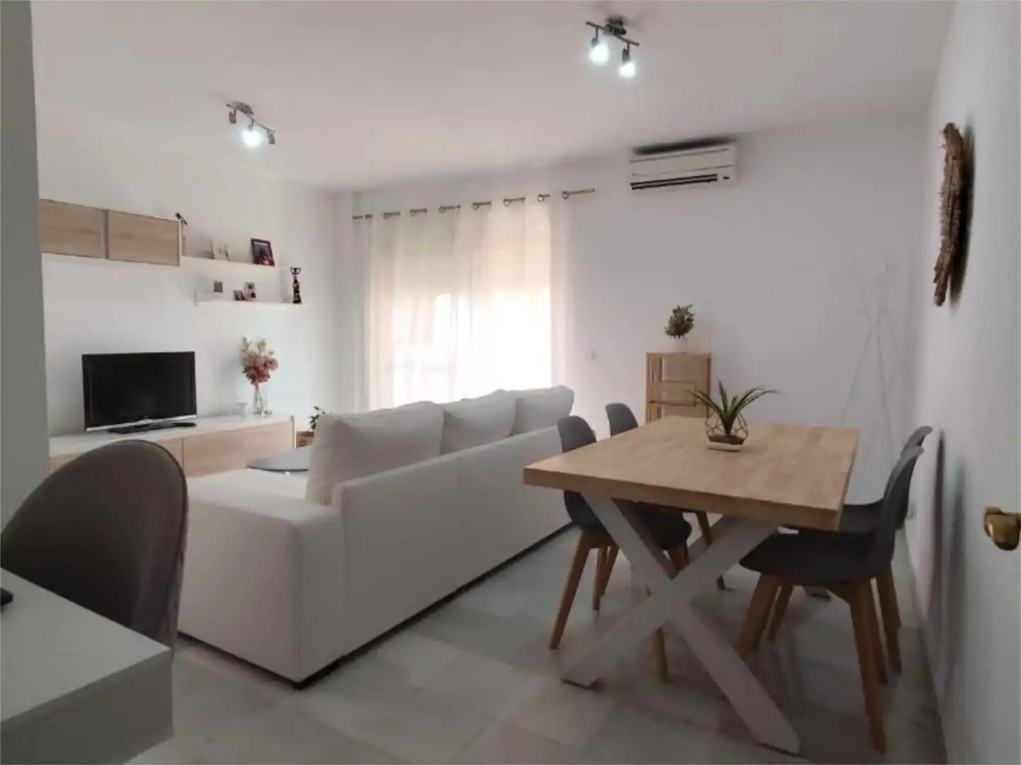Sala de estar de Piso en venta en Estepona con Aire acondicionado, Calefacción y Terraza