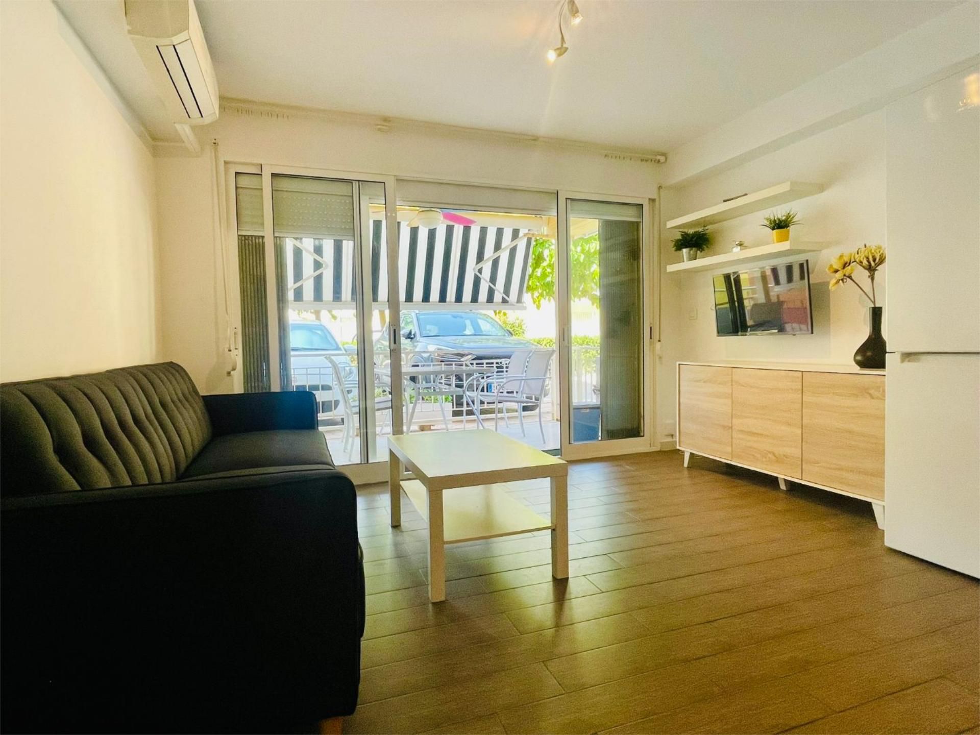 Living room of Flat for sale in Cambrils  with Air Conditioner and Terrace