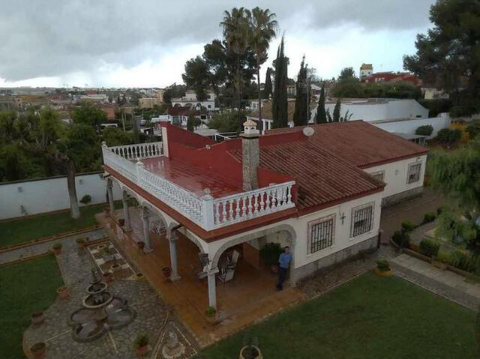 Vista exterior de Casa adosada en venta en Alcalá de Guadaira con Calefacción, Jardín privado y Terraza