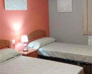 Bedroom of Flat to rent in  Teruel Capital  with Heating, Terrace and Furnished