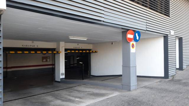 Garaje en Alquiler en Avinguda de Can Marcet, 30 en La Vall d'Hebron