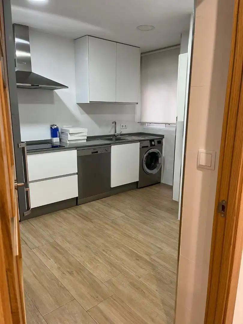 Piso de alquiler en Calle del Doce de Octubre, 14, Zona Centro Cocina de Piso de alquiler en Córdoba con Aire acondicionado, Horno y Lavadora