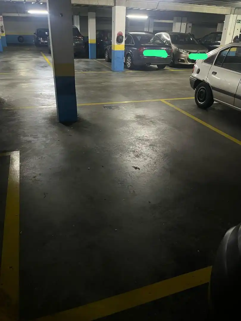 Garage zur Miete in Calle Aurelio de Llano, 1, Auditorio - Seminario - Parque de Invierno Parkplatz von Garage zur Miete in Oviedo