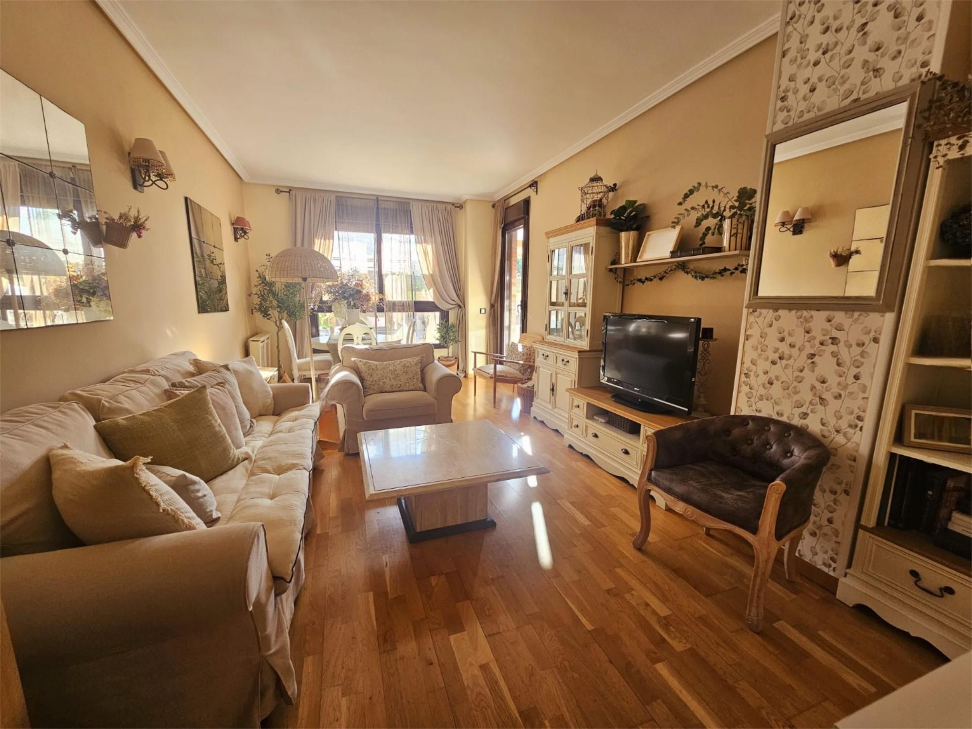 Living room of Flat for sale in Ávila Capital  with Heating, Parquet flooring and Terrace