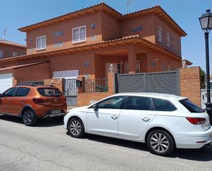 Aparcament de Casa o xalet en venda en Carranque amb Calefacció, Jardí privat i Terrassa