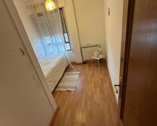 Dormitori de Pis de lloguer en  Madrid Capital amb Parquet, Terrassa i Moblat