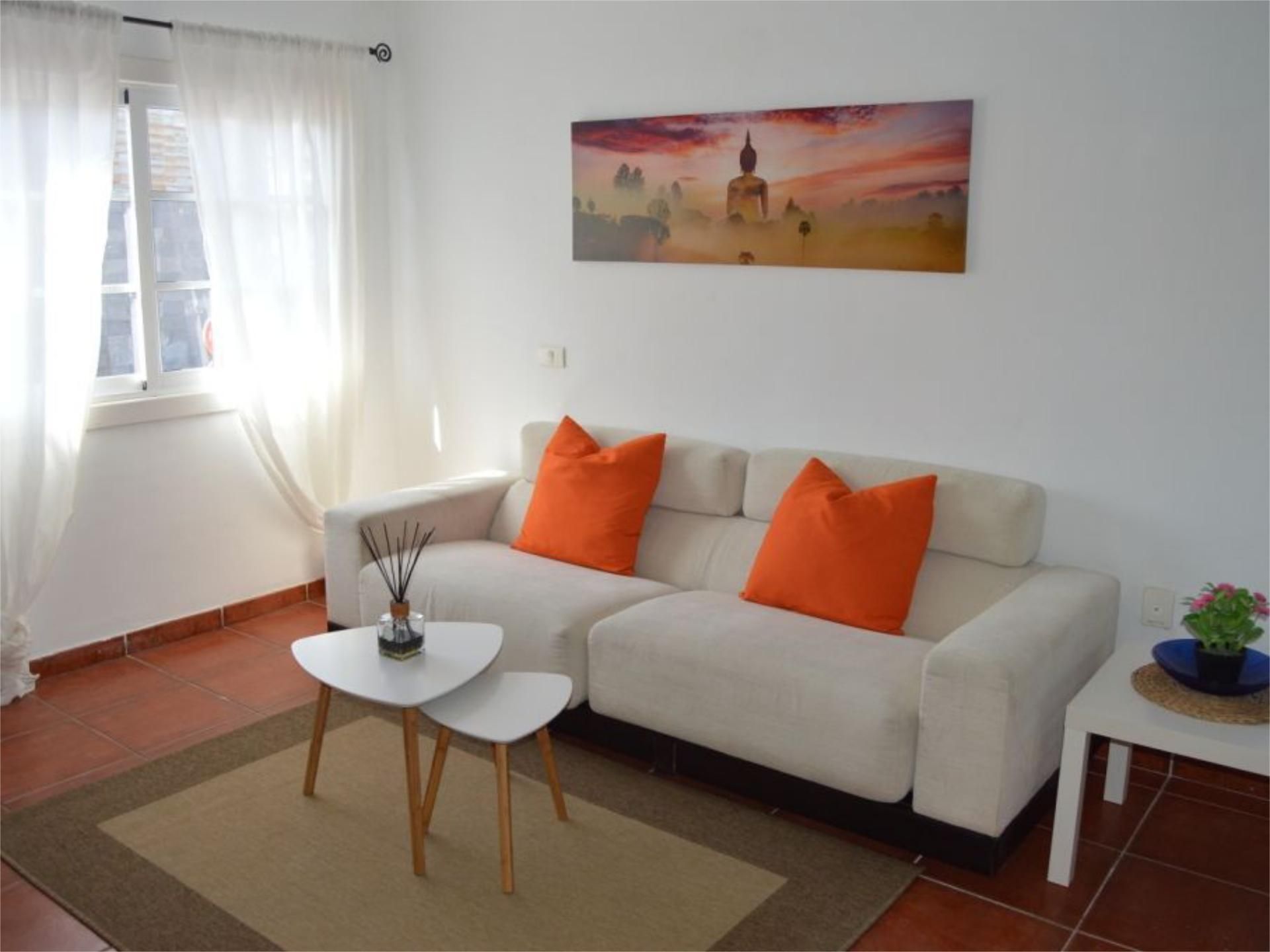 Sala d'estar de Casa adosada de lloguer en Adeje amb Jardí privat, Terrassa i Traster