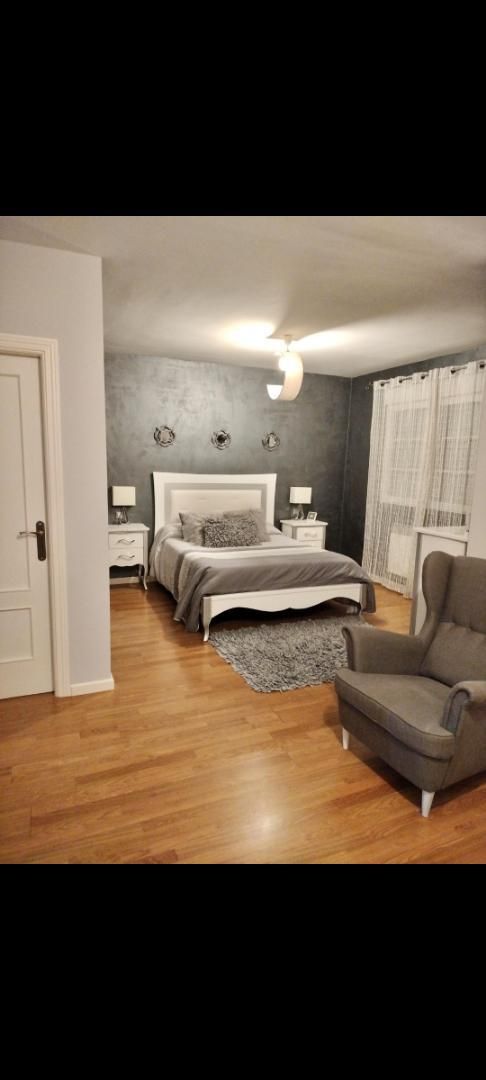 Dormitori de Casa adosada en venda en Tudela de Duero amb Calefacció, Jardí privat i Parquet