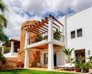 Vista exterior de Casa o xalet de lloguer en Marbella amb Aire condicionat, Calefacció i Jardí privat