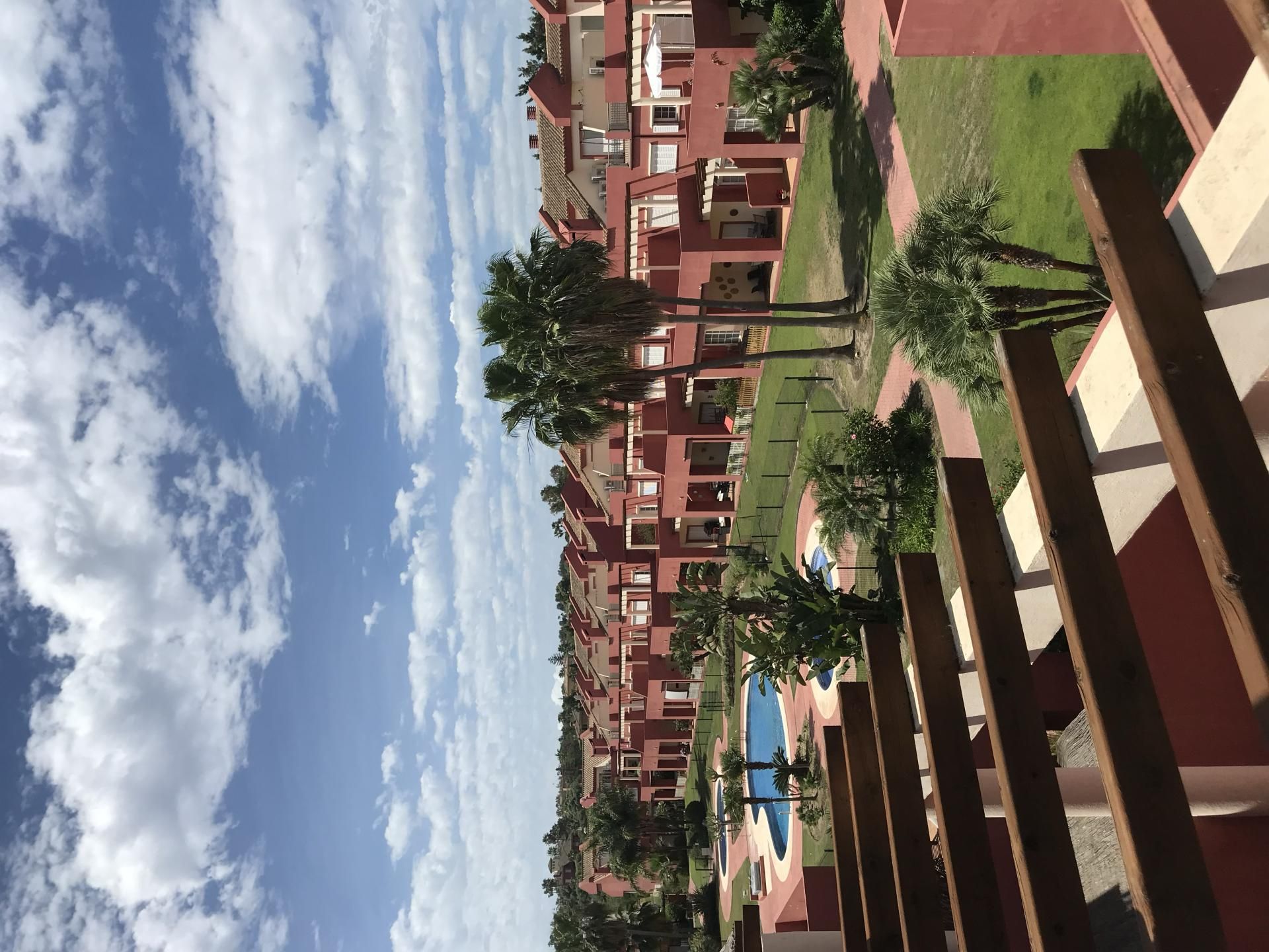 Vista exterior de Casa adosada de lloguer en Sotogrande amb Aire condicionat i Terrassa