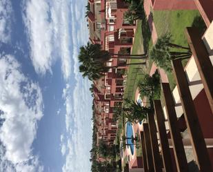 Vista exterior de Casa adosada de lloguer en Sotogrande amb Aire condicionat i Terrassa