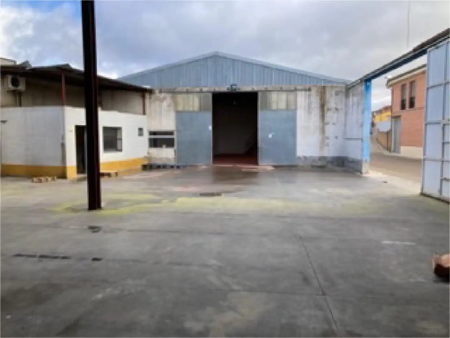 Nau industrial de lloguer a Calle Huesca, 28, Tordesillas Vista exterior de Nau industrial de lloguer en Tordesillas amb Aire condicionat