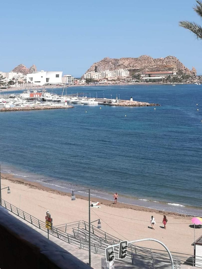 Vista exterior de Apartament de lloguer en Águilas amb Terrassa i Balcó