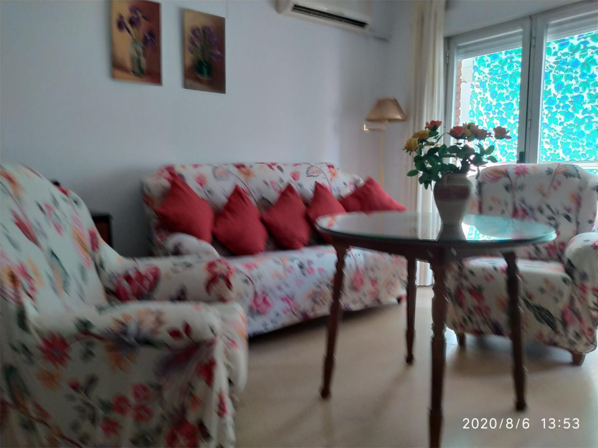 Living room of Flat for sale in  Granada Capital  with Air Conditioner, Heating and Parquet flooring