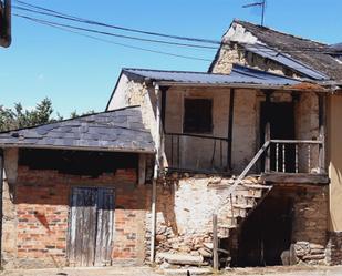 Vista exterior de Casa adosada en venda en Toral de los Vados amb Traster
