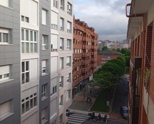 Vista exterior de Pis en venda en Gijón  amb Calefacció, Parquet i Moblat