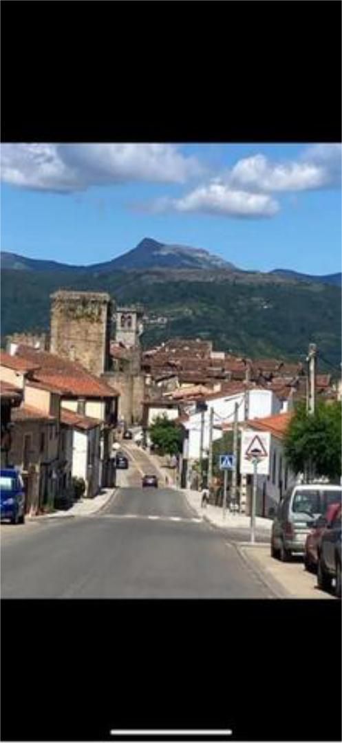 Vista exterior de Casa o xalet en venda en Miranda del Castañar amb Jardí privat, Terrassa i Traster
