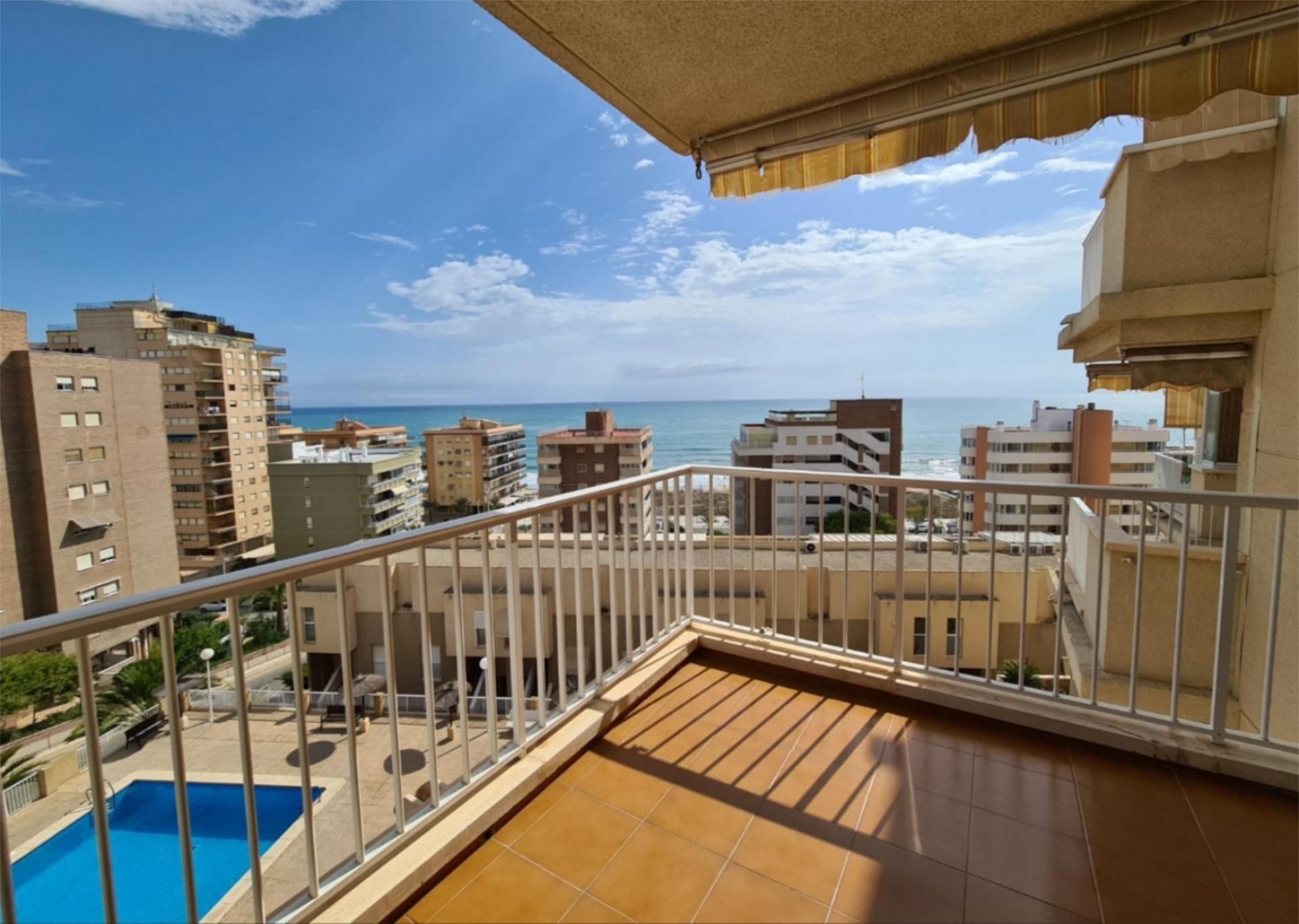 Vista exterior de Apartament de lloguer en Elche / Elx amb Jardí privat, Piscina i Forn