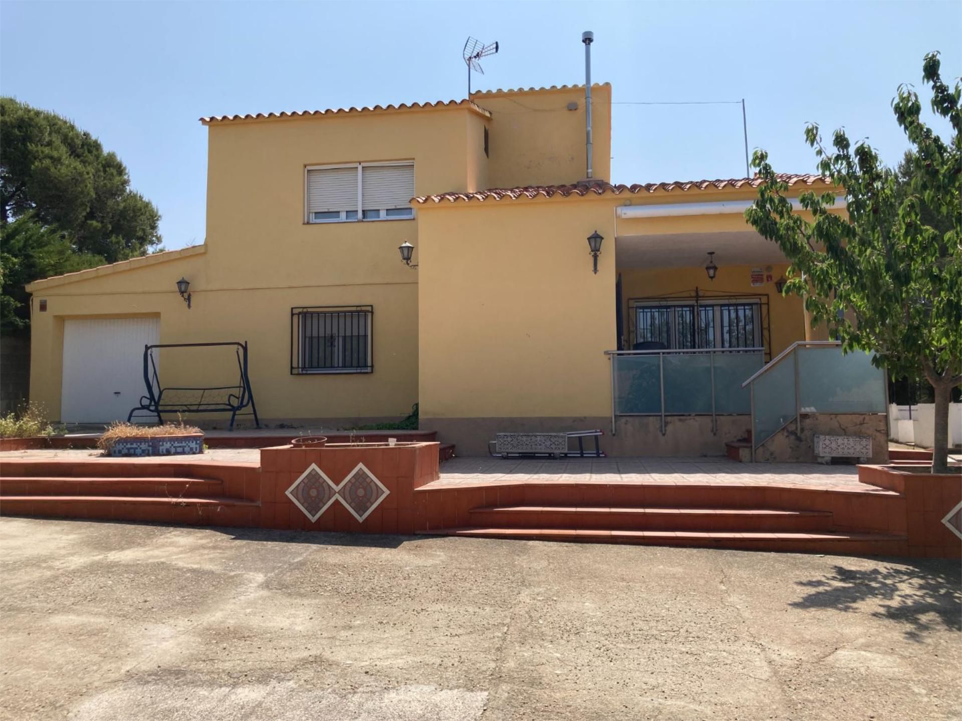 Vista exterior de Casa o xalet en venda en Cabra del Camp amb Terrassa i Balcó