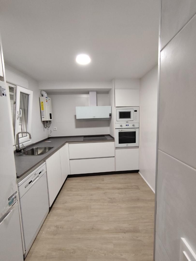 Kitchen of Flat to rent in Mérida  with Air Conditioner, Parquet flooring and Oven