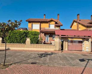 Exterior view of Single-family semi-detached for sale in León Capital   with Terrace and Swimming Pool