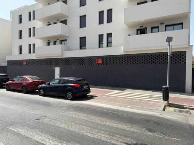 Local comercial en Alquiler en Avenida Puerta del Sur, 20 en Puertas del sur - Guadabajaque