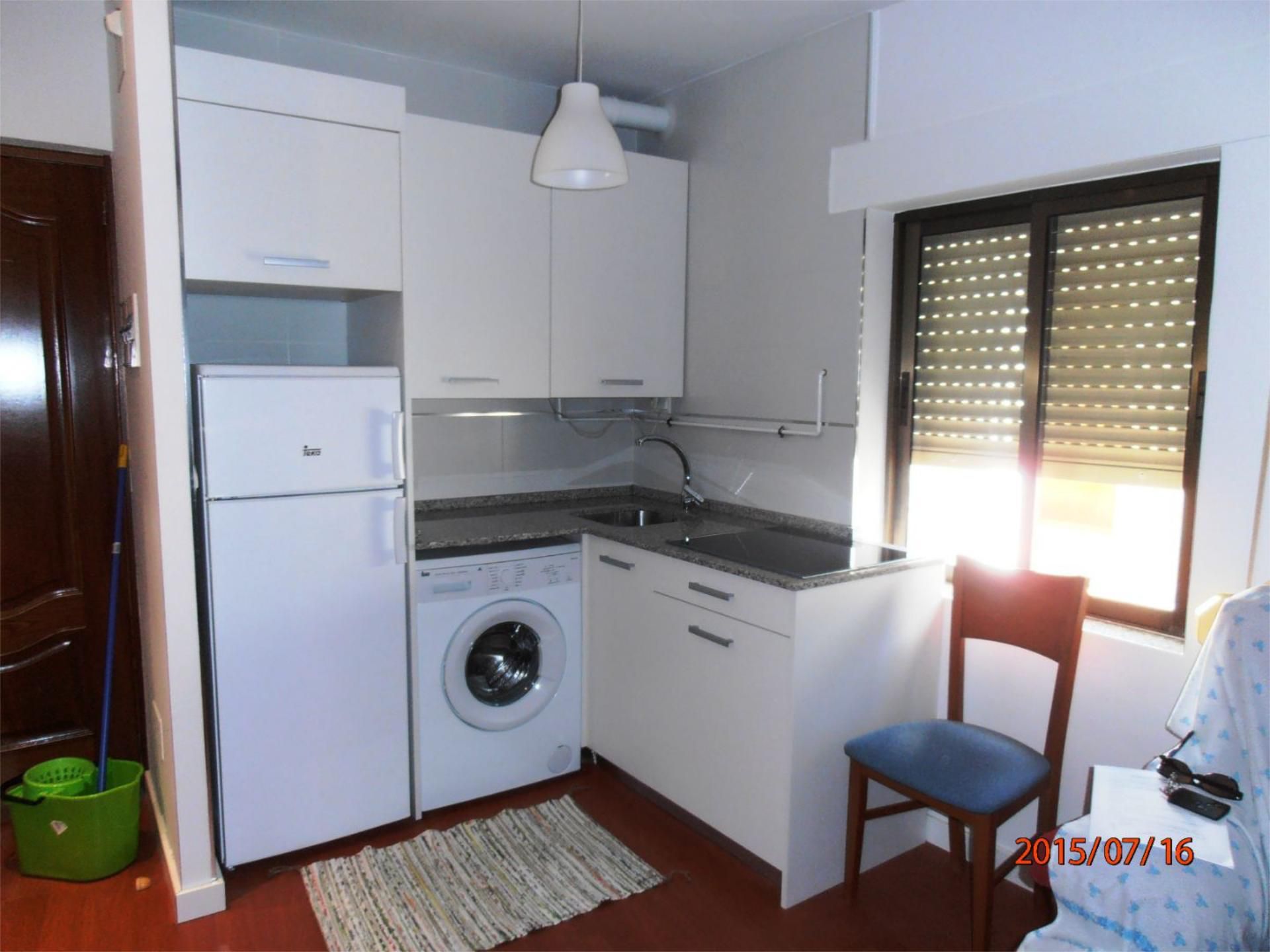 Kitchen of Flat to share in Dueñas  with Heating, Parquet flooring and Furnished
