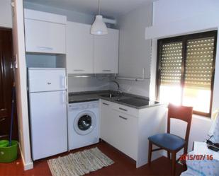 Kitchen of Flat to share in Dueñas  with Heating, Parquet flooring and Furnished