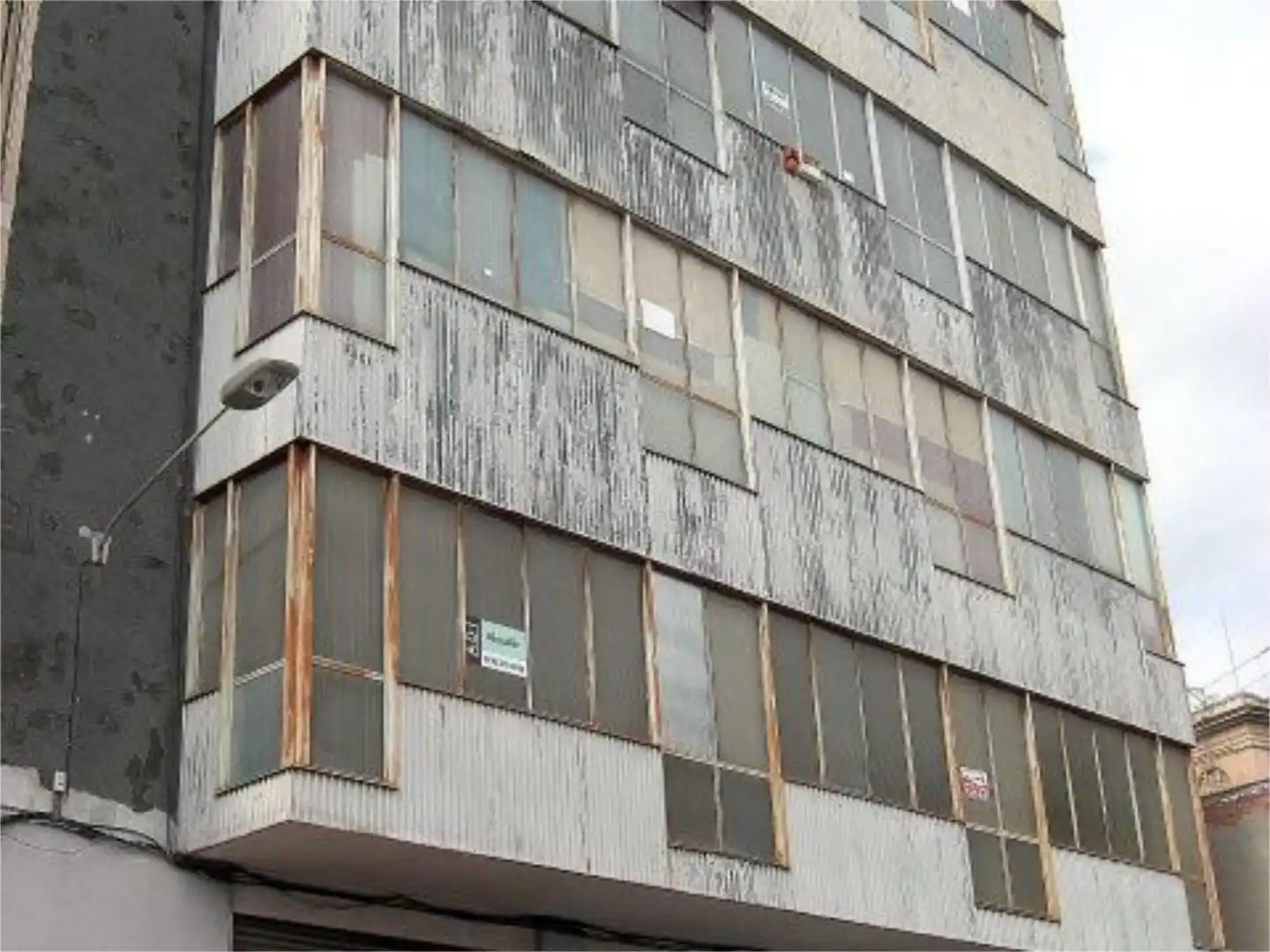 Fabrikhallen zur Miete in Carrer Isaac Peral, 7, Santa Eulàlia Außenansicht von Fabrikhallen zur Miete in L'Hospitalet de Llobregat mit Klimaanlage und Heizung