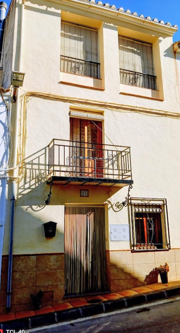 Terrassa de Casa adosada en venda en Santa Cruz del Comercio amb Moblat i Balcó