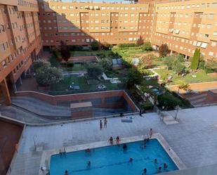 Swimming pool of Flat to rent in  Madrid Capital  with Air Conditioner, Heating and Private garden