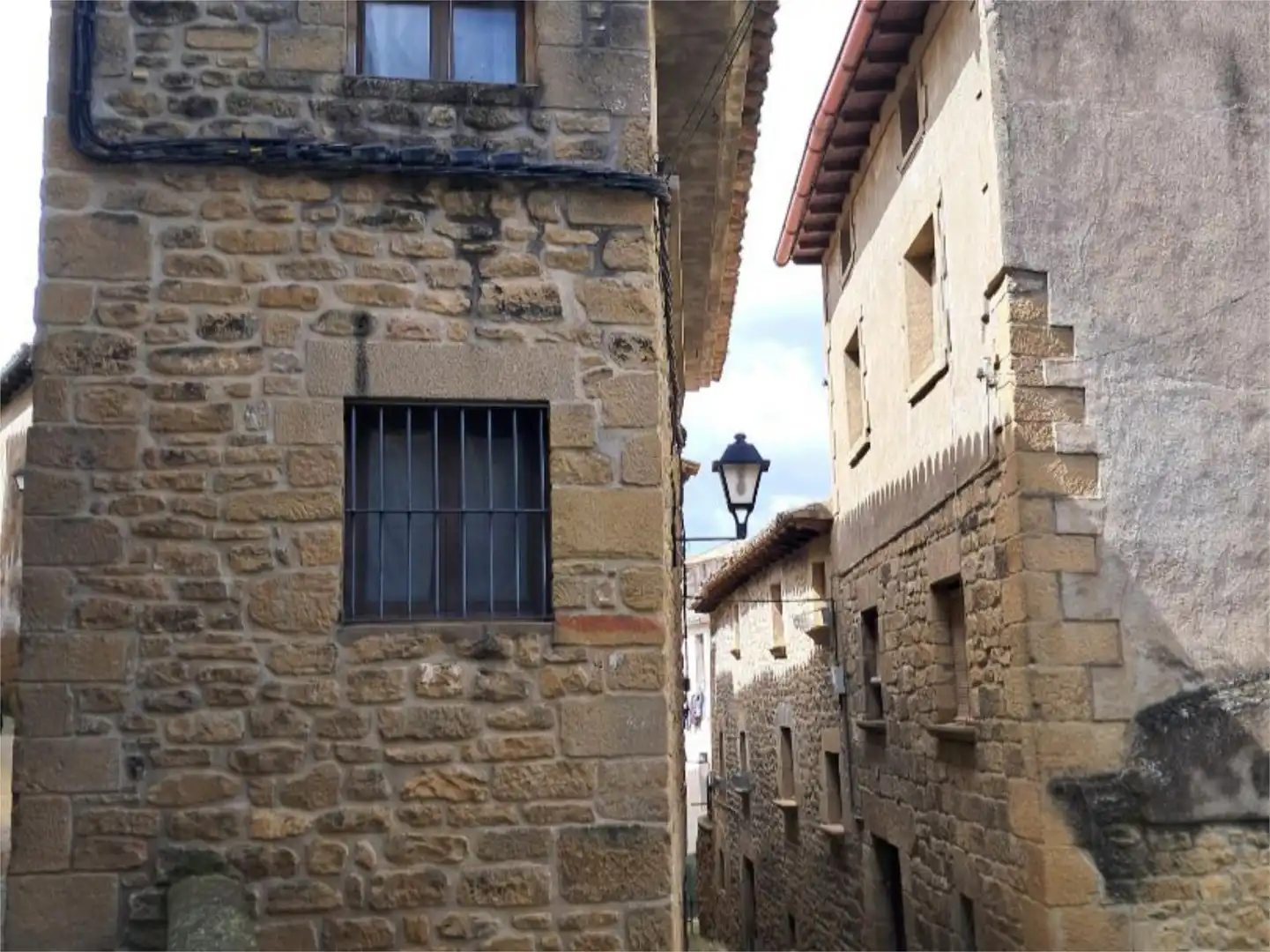 Vista exterior de Pis en venda en Uncastillo amb Aire condicionat i Calefacció