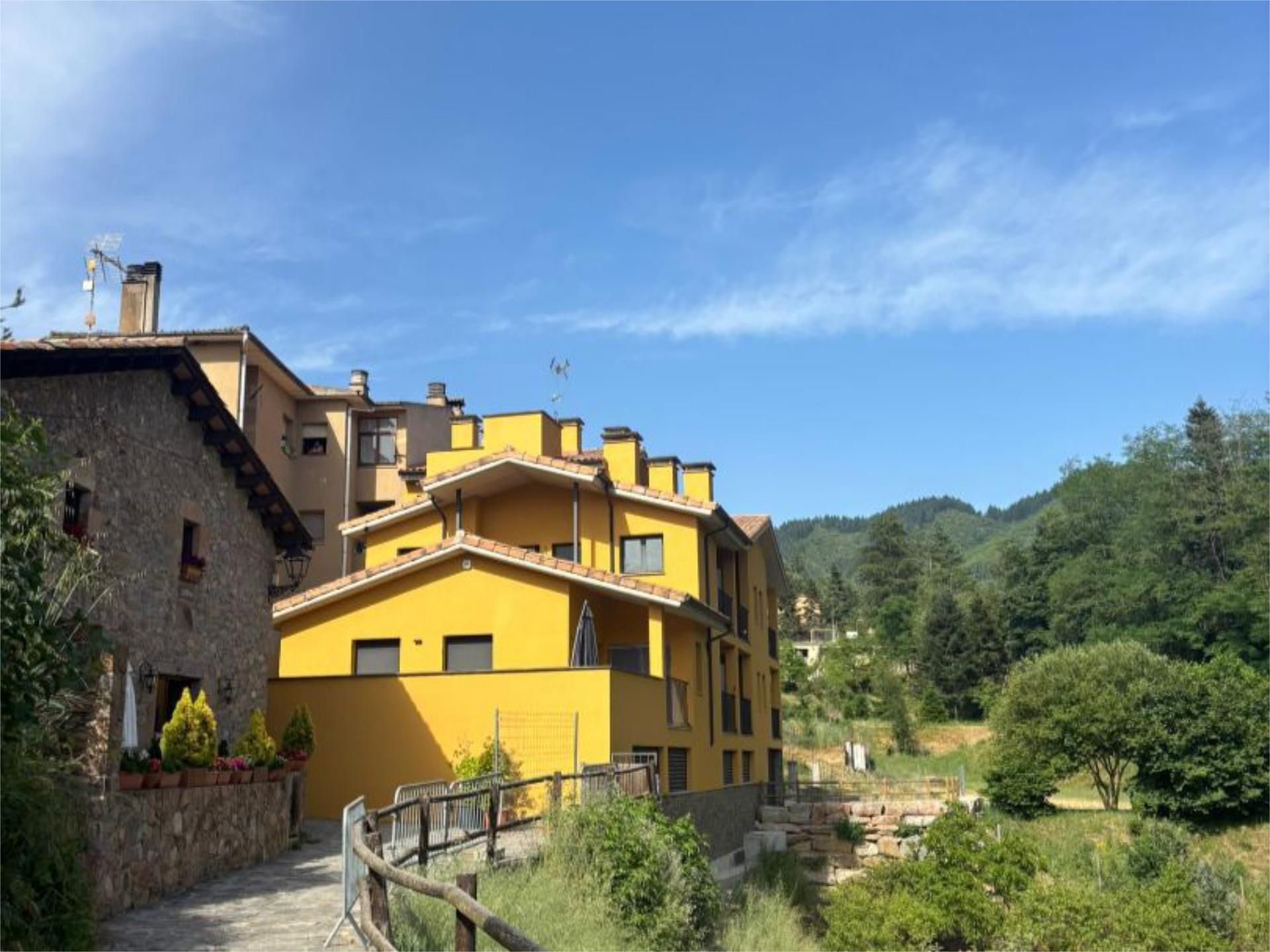 Vista exterior de Pis en venda en Espinelves amb Terrassa i Aparcament comunitari