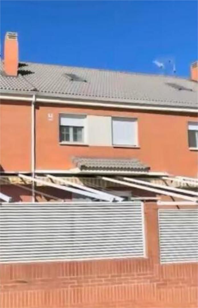 Exterior view of Single-family semi-detached for sale in Alcalá de Henares  with Swimming Pool