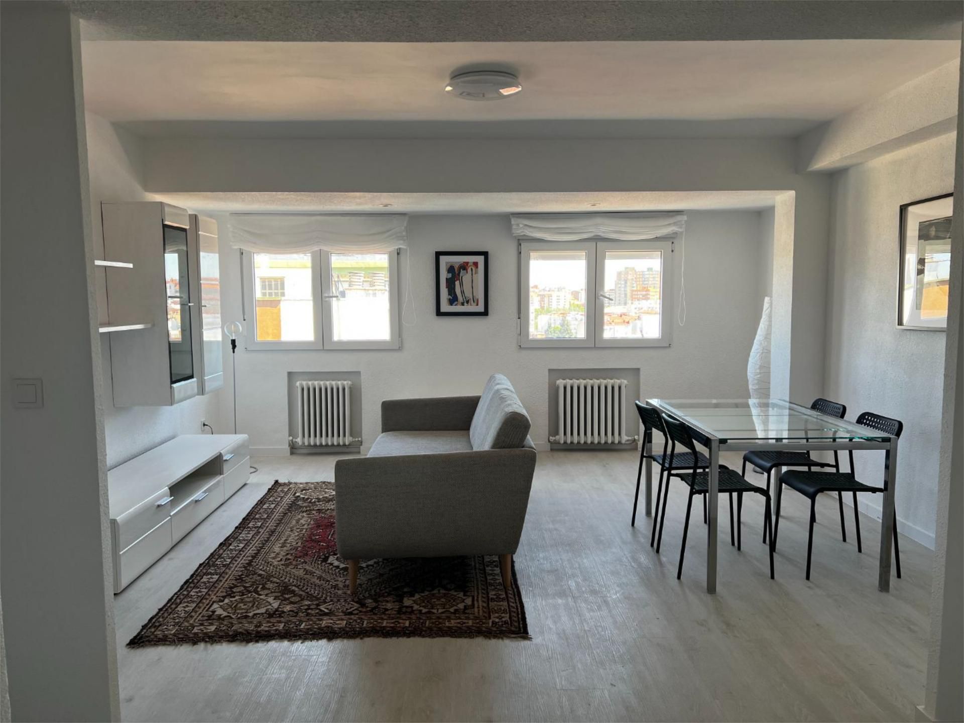 Sala d'estar de Pis de lloguer en  Zaragoza Capital amb Terrassa i Balcó