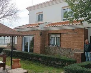Vista exterior de Casa adosada en venda en Dúrcal amb Jardí privat, Terrassa i Traster