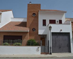 Exterior view of Single-family semi-detached for sale in Gójar  with Terrace, Swimming Pool and Balcony
