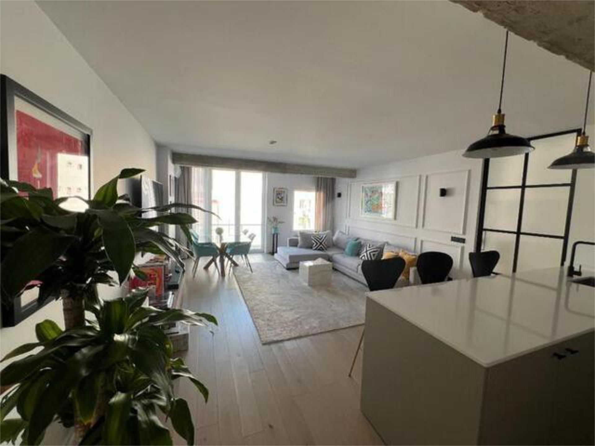 Sala d'estar de Apartament en venda en  Madrid Capital