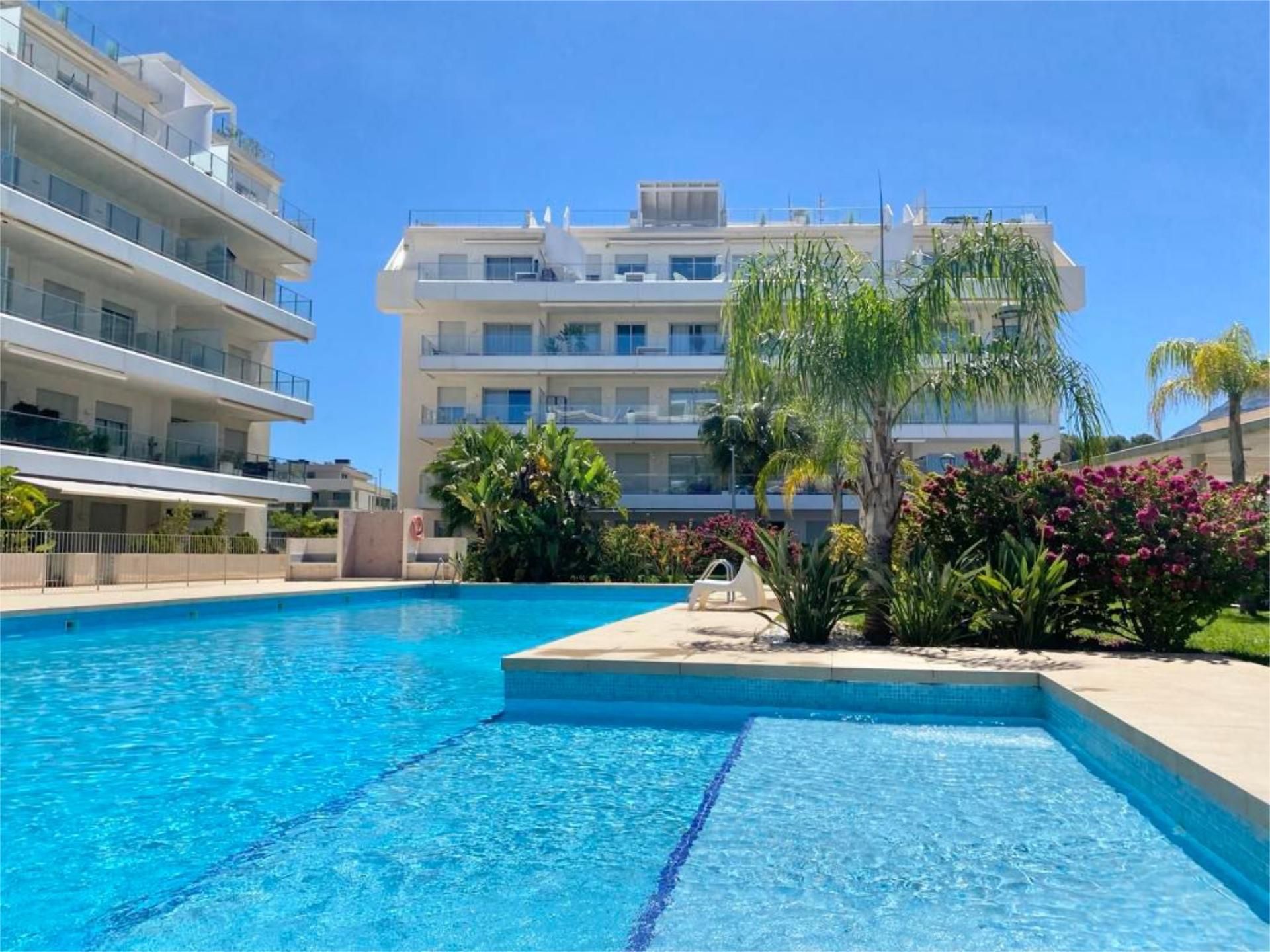 Piscina de Apartament de lloguer en Dénia amb Aire condicionat, Calefacció i Jardí privat
