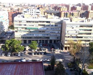 Vista exterior de Local en venda en  Madrid Capital amb Aire condicionat i Moblat