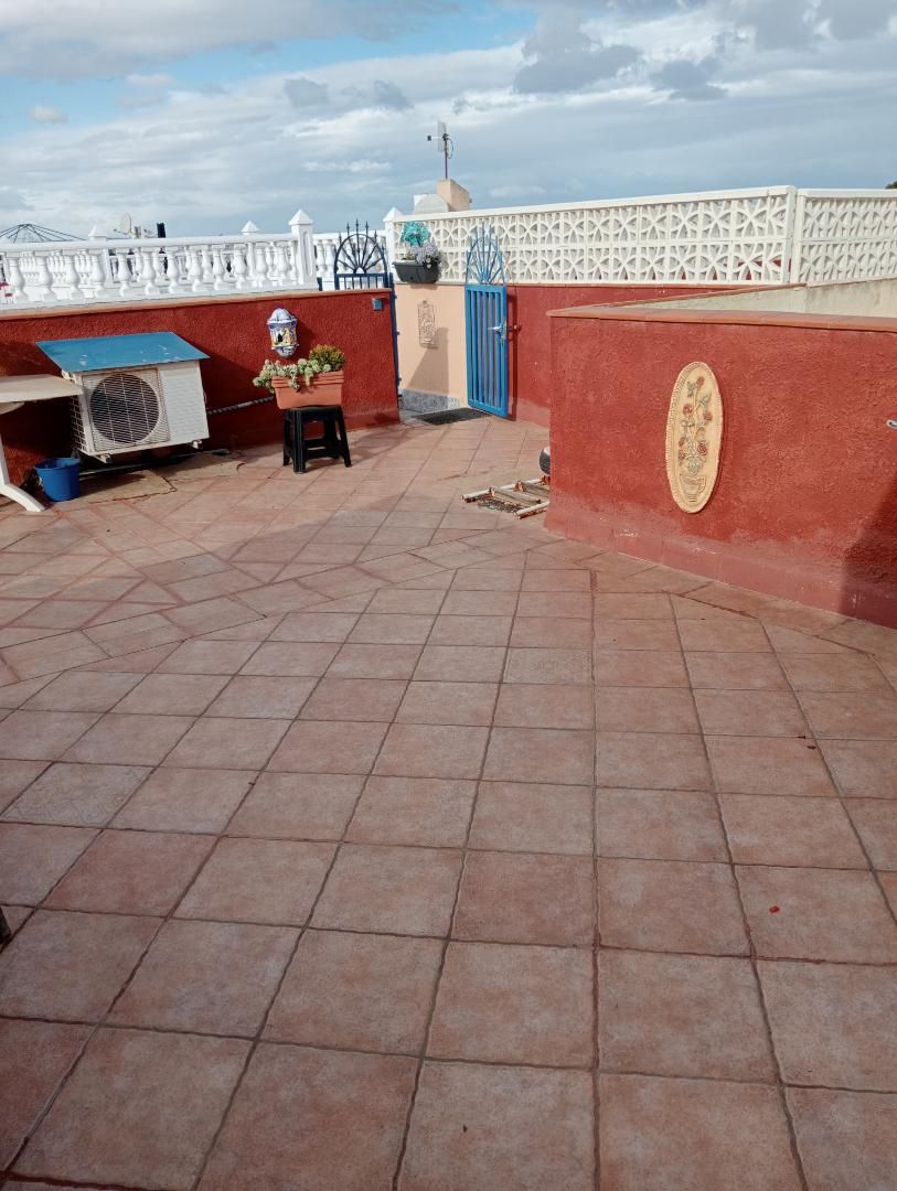 Terrassa de Pis de lloguer en Torrevieja amb Calefacció, Traster i Moblat