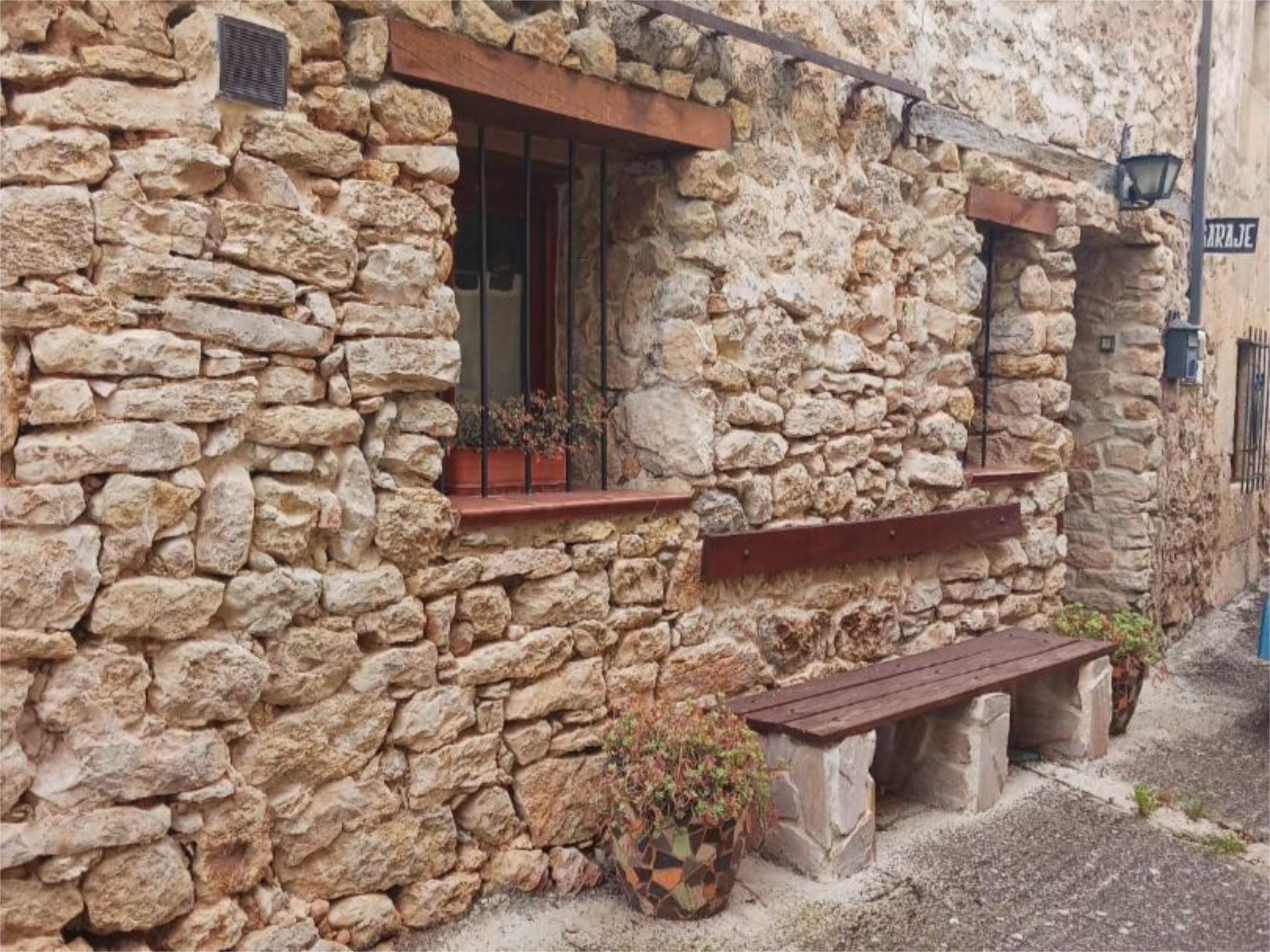 Vista exterior de Pis en venda en Valle de Sedano amb Aire condicionat, Calefacció i Jardí privat