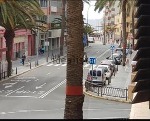 Vista exterior de Pis per a compartir en Las Palmas de Gran Canaria amb Parquet, Moblat i Forn