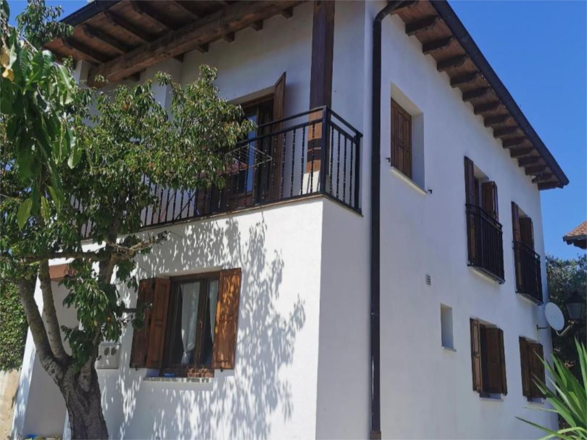 Vista exterior de Casa o xalet en venda en Galar amb Calefacció, Terrassa i Traster