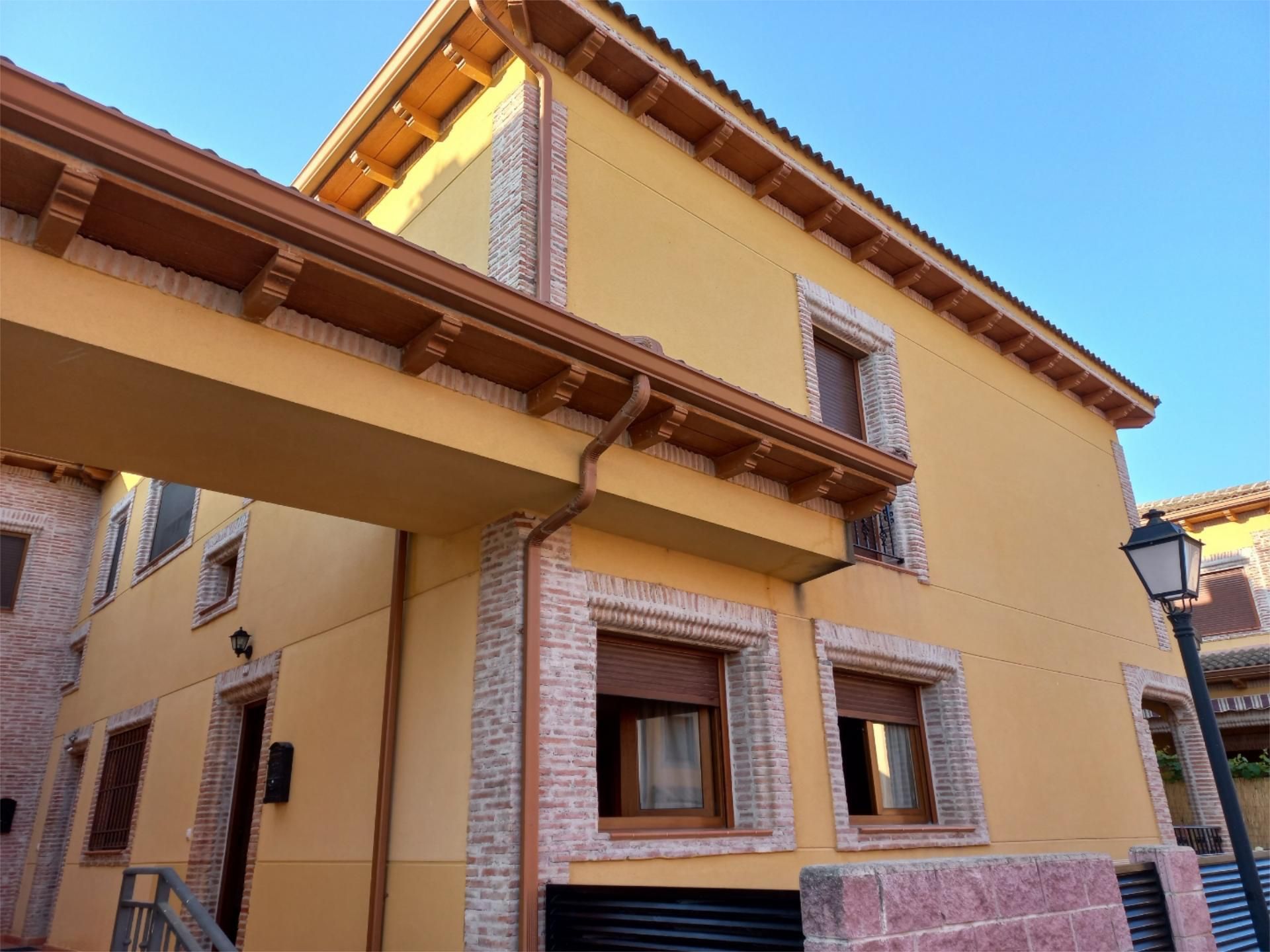 Exterior view of Single-family semi-detached for sale in La Adrada   with Heating, Terrace and Furnished