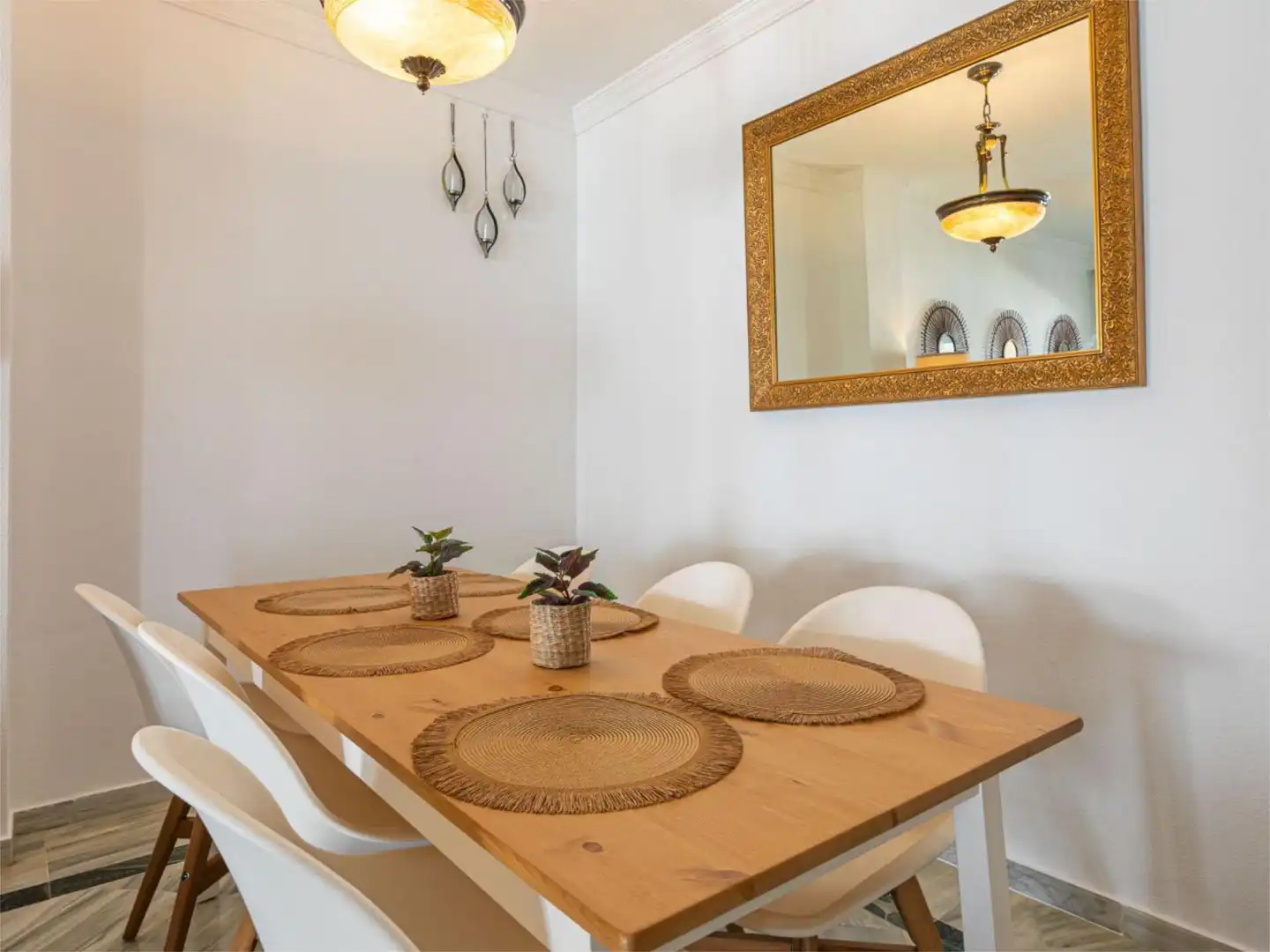 Flat for rent in Bulevar Ashmawi, 6, La Carolina - Guadalpín Dining room of Flat for rent in Marbella with Air Conditioner, Heating and Private garden