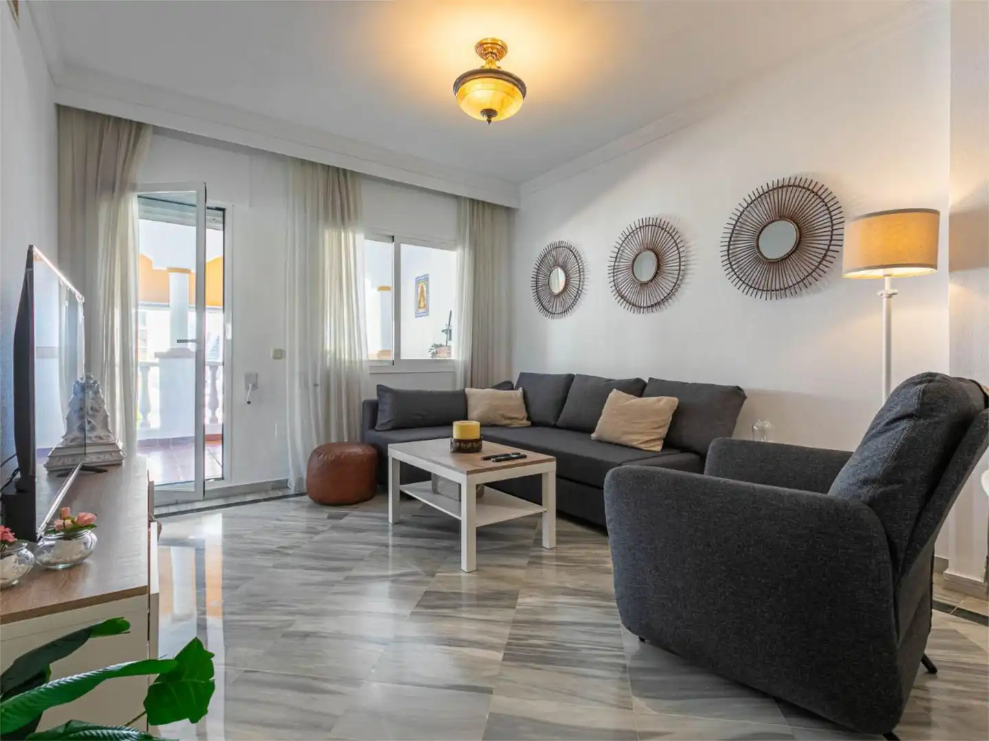 Flat for rent in Bulevar Ashmawi, 6, La Carolina - Guadalpín Living room of Flat for rent in Marbella with Air Conditioner, Heating and Private garden